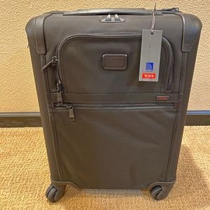 BRAND NEW: TUMI International Expandable 4 Wheeled Carry-On